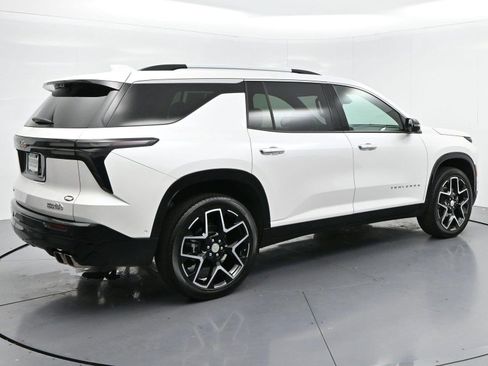 Used 2025 Chevrolet Traverse High Country FWD image 7