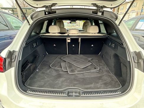 Used 2025 Mercedes-Benz GLC 300 4MATIC image 28
