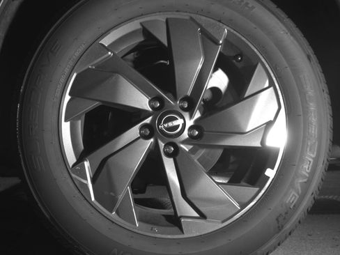 Used 2025 Nissan Rogue SV FWD image 14