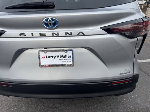Certified 2023 Toyota Sienna LE FWD image 25
