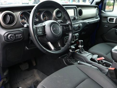 Used 2018 Jeep Wrangler Unlimited Sport S AWD/4WD image 2