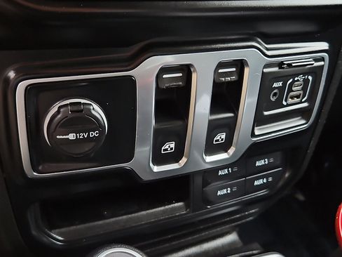 Used 2022 Jeep Wrangler Sport AWD/4WD image 24