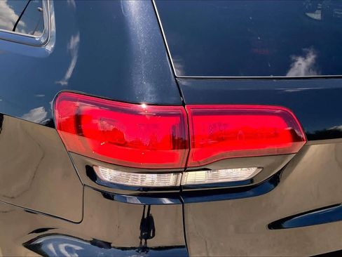 Used 2022 Jeep Grand Cherokee Laredo X RWD image 27