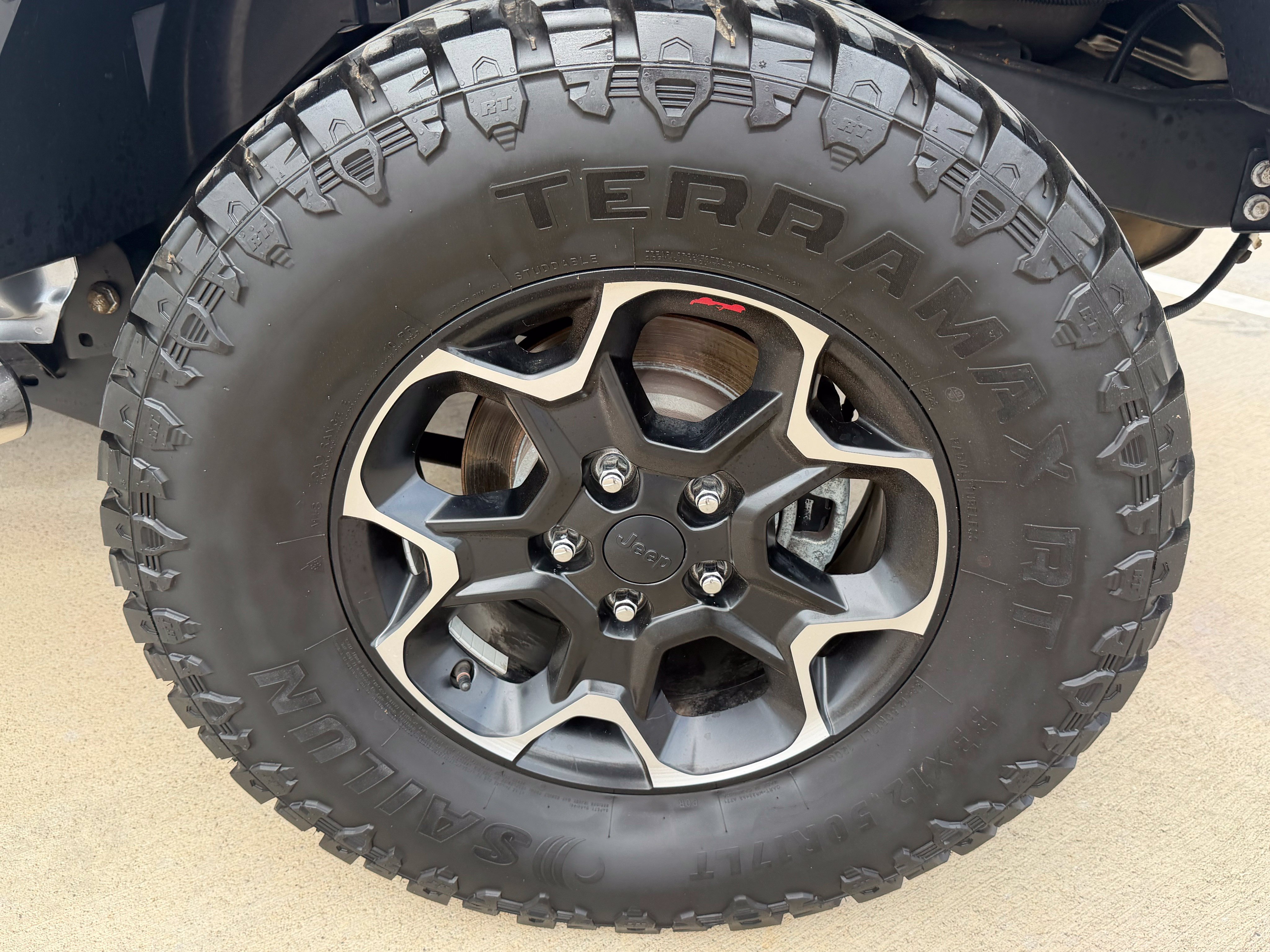 Used 2016 Jeep Wrangler Sahara AWD/4WD image 9