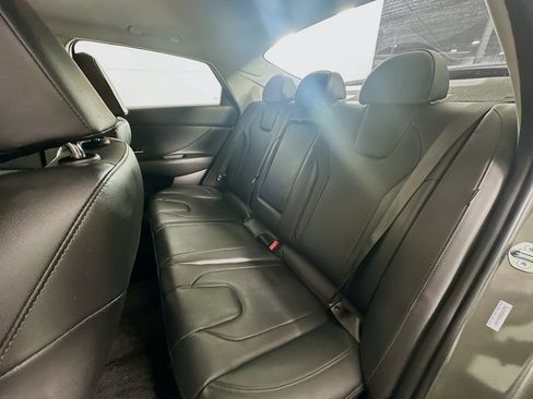 Used 2025 Hyundai Elantra Limited image 27