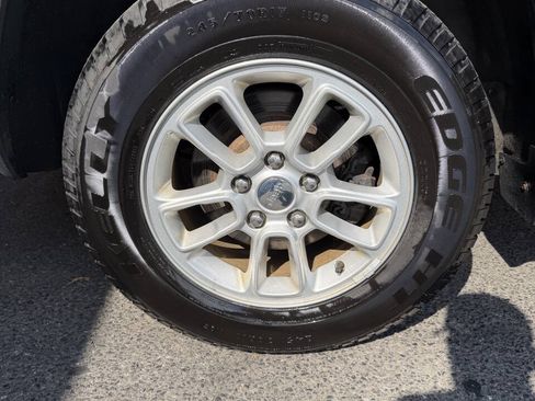 Used 2018 Jeep Grand Cherokee Laredo AWD/4WD image 36