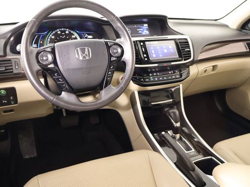 Used 2017 Honda Accord Touring image 2