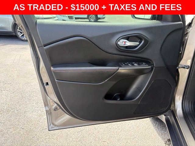 Used 2019 Jeep Cherokee Trailhawk w/ Cold Weather Group AWD/4WD image 12