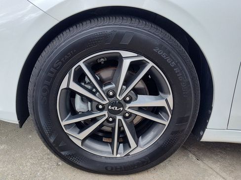 Used 2023 Kia Forte LXS image 10