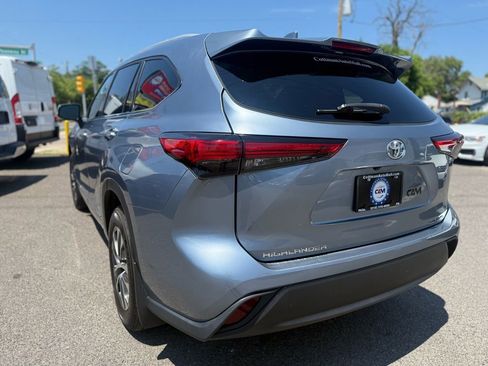 Used 2022 Toyota Highlander XLE AWD/4WD image 6