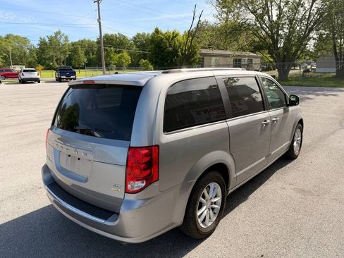 Used 2018 Dodge Grand Caravan SXT FWD image 5