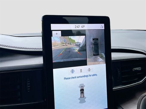 Used 2020 Ford Explorer Platinum w/ Premium Technology Package image 12