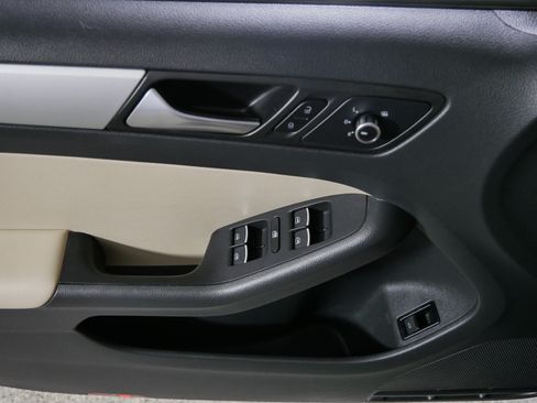 Used 2014 Volkswagen Jetta SE FWD image 19