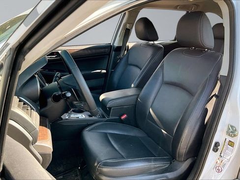 Used 2017 Subaru Outback 2.5i Limited AWD/4WD image 18