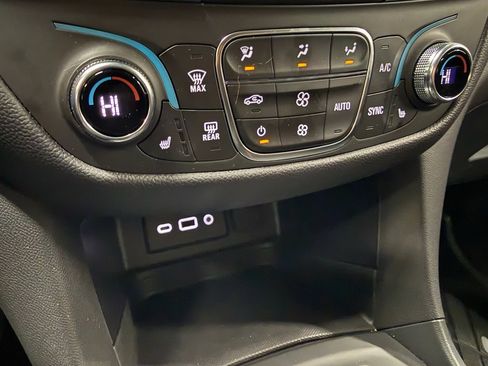 Certified 2024 Chevrolet Equinox LT w/ LPO, Floor Liner Package image 34