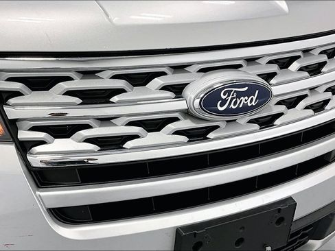 Used 2019 Ford Explorer XLT FWD image 34