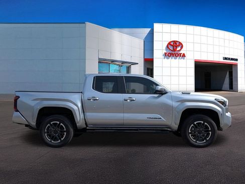 Used 2025 Toyota Tacoma TRD Sport w/ TRD Sport Upgrade Package AWD/4WD image 8