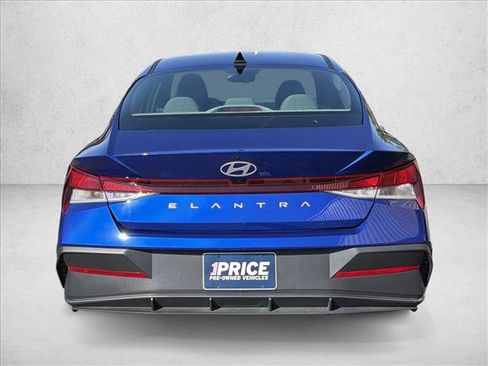 Used 2024 Hyundai Elantra SEL FWD image 6