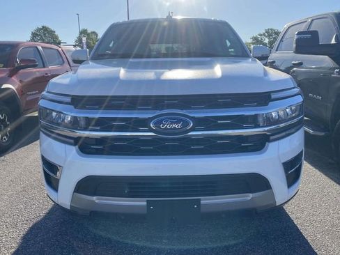 Used 2024 Ford Expedition Limited image 2