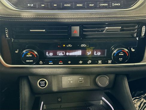 Used 2023 Nissan Rogue Platinum w/ Platinum Premium Package image 16