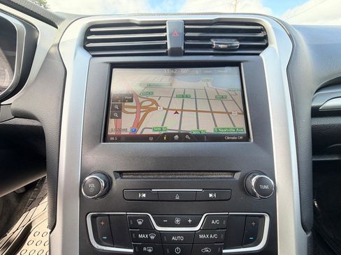 Used 2016 Ford Fusion SE image 17