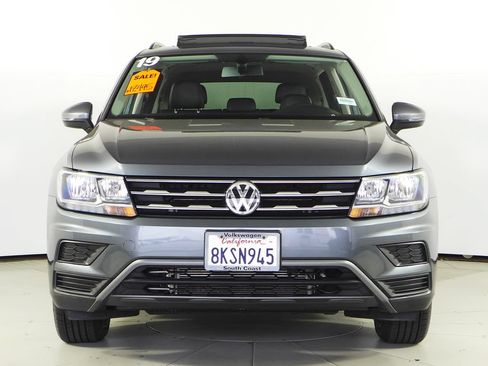 Used 2019 Volkswagen Tiguan SE w/ Panoramic Sunroof Package FWD image 3