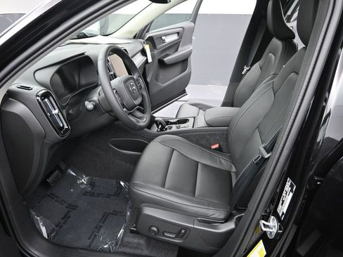 New 2025 Volvo XC40 B5 Core w/ Protection Package Premier image 13