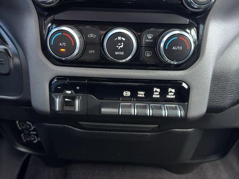 Used 2021 RAM 2500 Big Horn w/ Level 1 Equipment Group AWD/4WD image 25