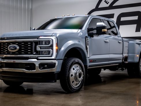 Used 2025 Ford F450 King Ranch w/ Chrome Package image 32