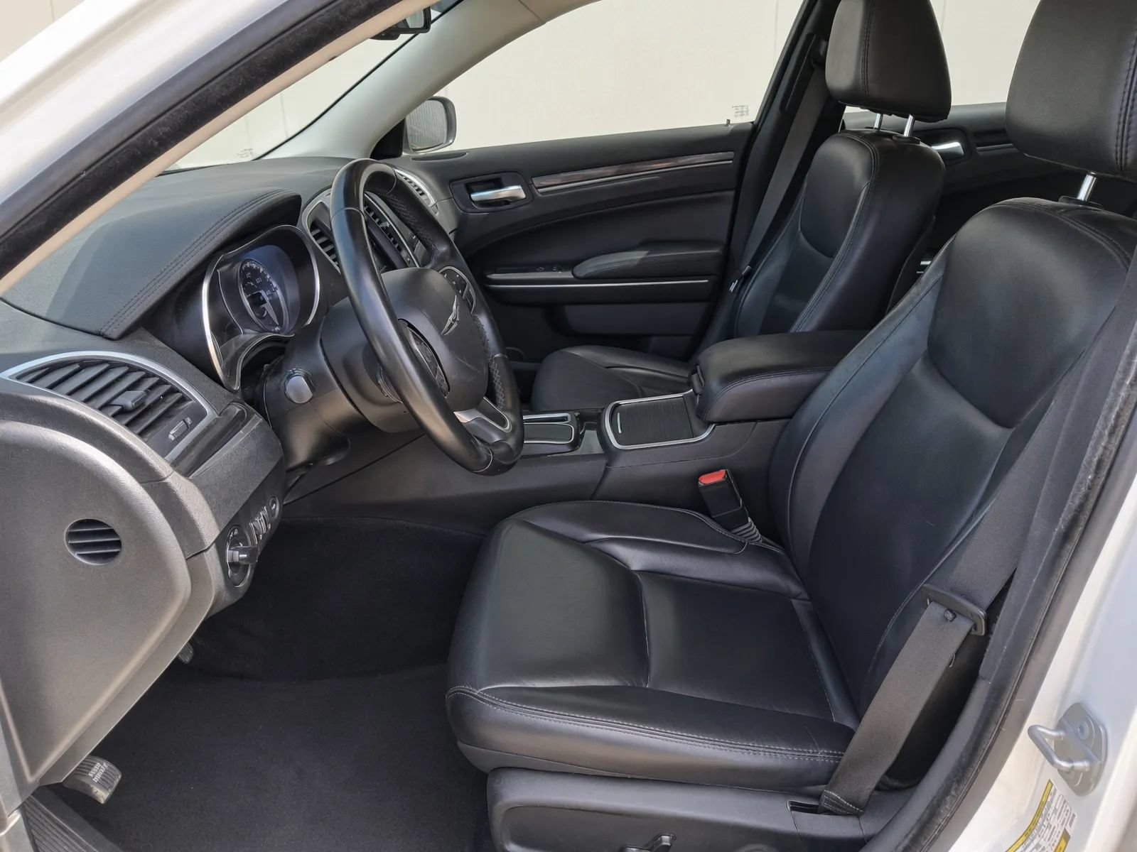 Used 2018 Chrysler 300 Touring L RWD image 7
