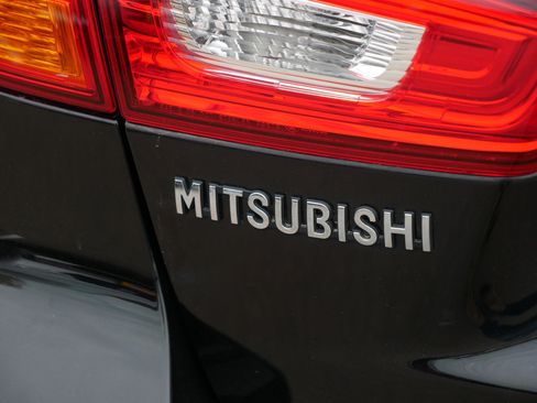 Used 2018 Mitsubishi Outlander Sport ES FWD image 7