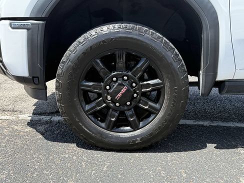 Used 2024 GMC Sierra 2500 AT4 w/ AT4 Premium Plus Package AWD/4WD image 9