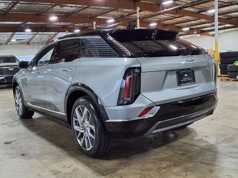 New 2026 Cadillac Optiq Luxury 2 image 10