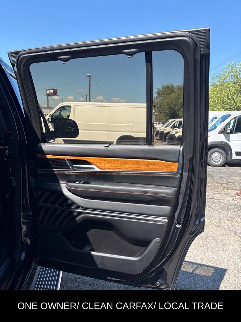 Used 2023 Jeep Grand Wagoneer Series III AWD/4WD image 19