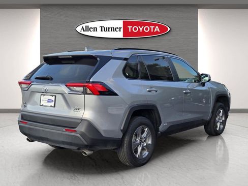 Used 2025 Toyota RAV4 XLE AWD/4WD image 6
