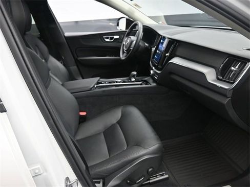 Certified 2024 Volvo XC60 B5 Core image 29