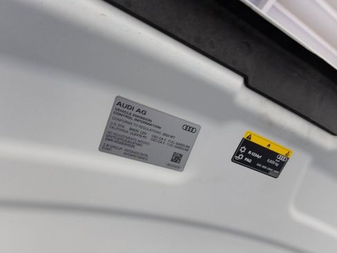 Used 2022 Audi S6 Prestige w/ Prestige Package image 37