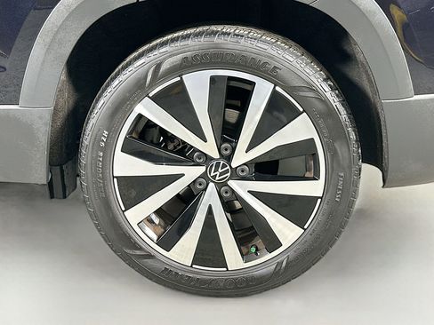 Certified 2022 Volkswagen Taos SE image 27