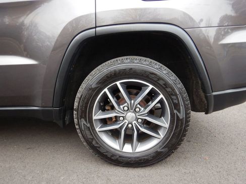 Used 2017 Jeep Grand Cherokee Limited image 25