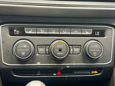 Used 2021 Volkswagen Atlas SE w/ Towing Package image 10