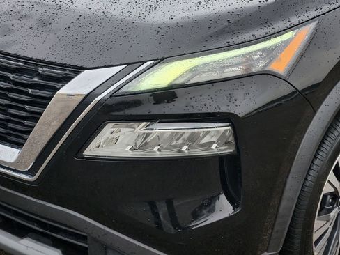 Used 2023 Nissan Rogue SV image 10