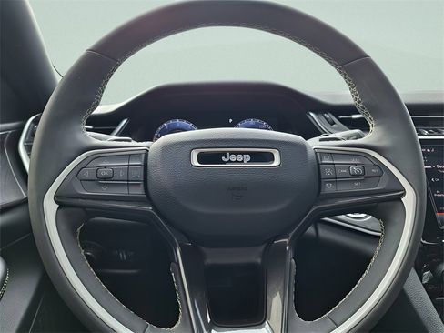 Used 2023 Jeep Grand Cherokee L Altitude image 19