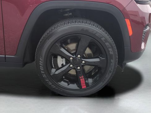 Used 2023 Jeep Grand Cherokee Altitude image 10