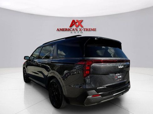 Used 2025 Kia Carnival SX w/ SX Dark Edition Package image 3