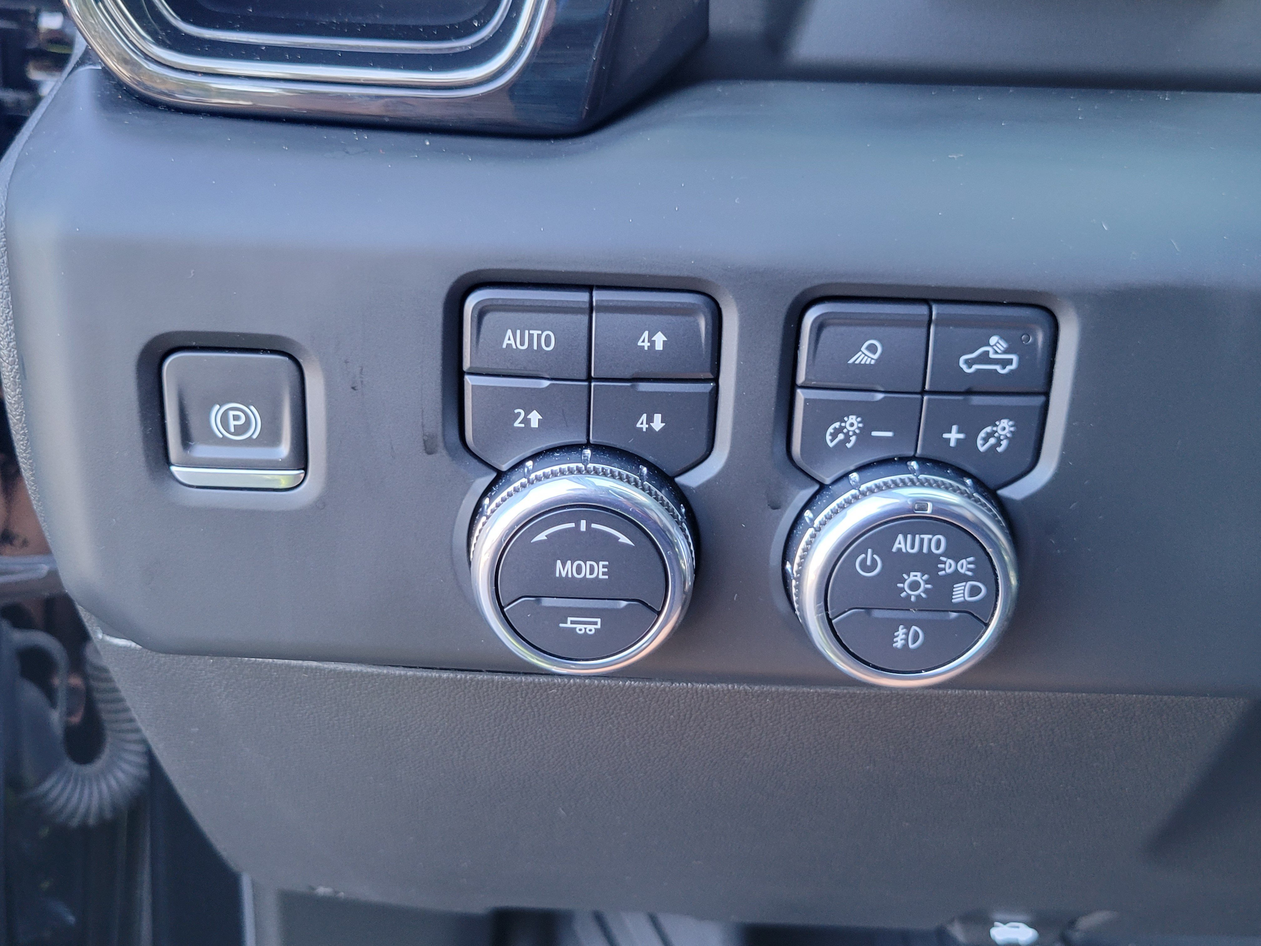 Used 2024 GMC Sierra 2500 AT4X w/ AT4X AEV Edition AWD/4WD image 18