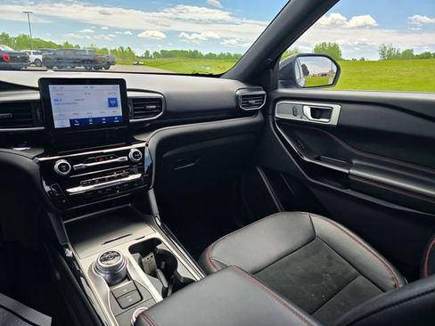 Used 2023 Ford Explorer ST-Line AWD/4WD image 17