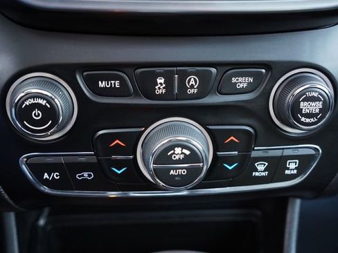 Certified 2022 Jeep Cherokee Limited w/ Elite Package image 31