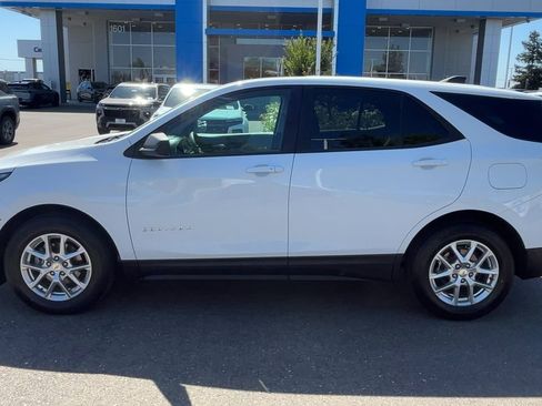 Used 2022 Chevrolet Equinox LS w/ LS Convenience Package FWD image 4