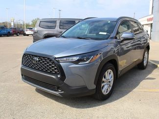 Used 2022 Toyota Corolla Cross LE w/ Black Badges Package (TMS) video 1
