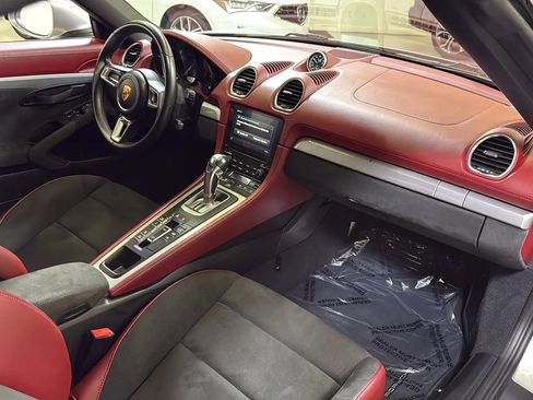 Used 2022 Porsche 718 Boxster Spyder RWD image 21